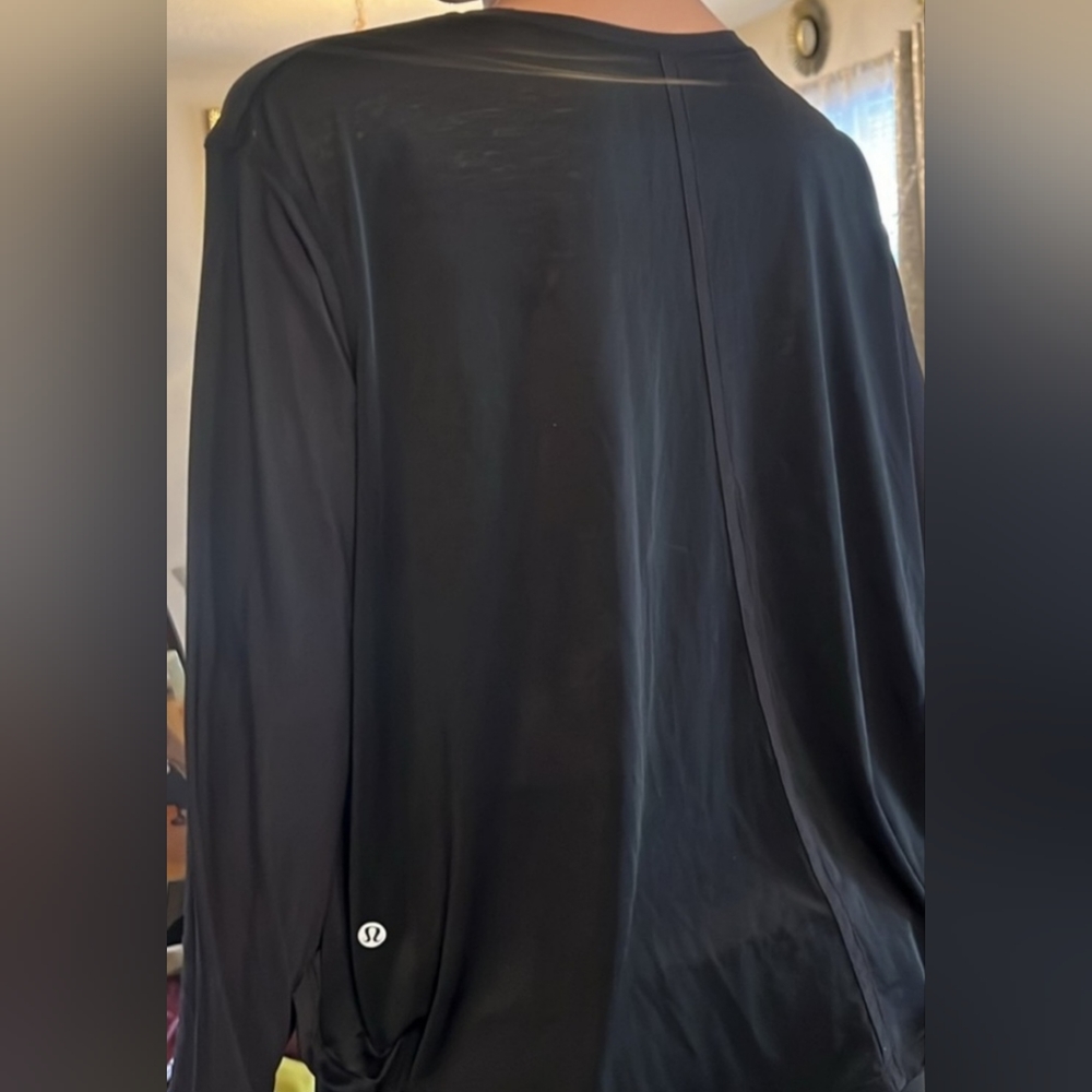 Lululemon top size 6